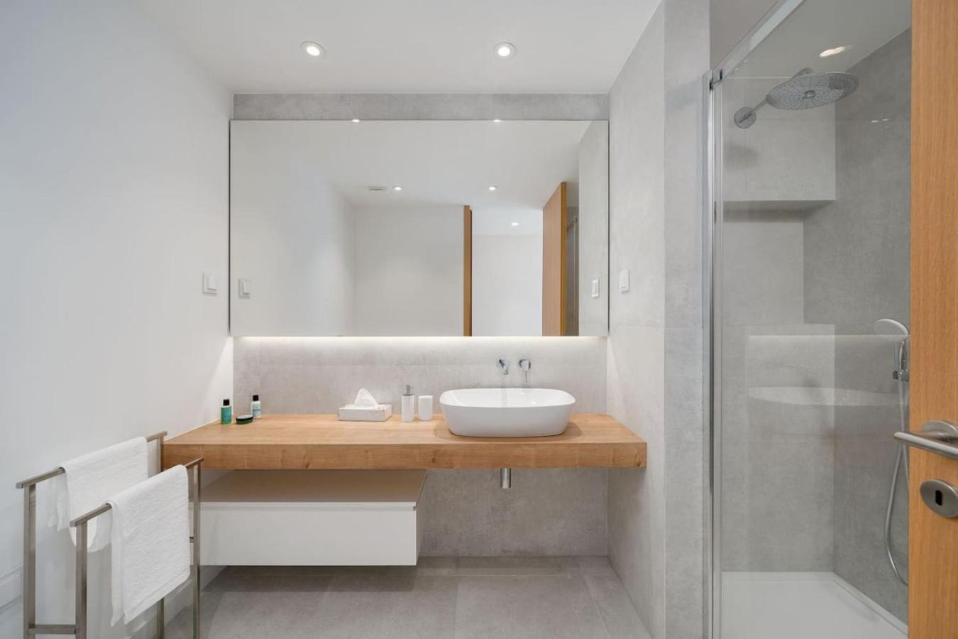 Apartment Luxury 2 Bedrooms Near And Old Town *
