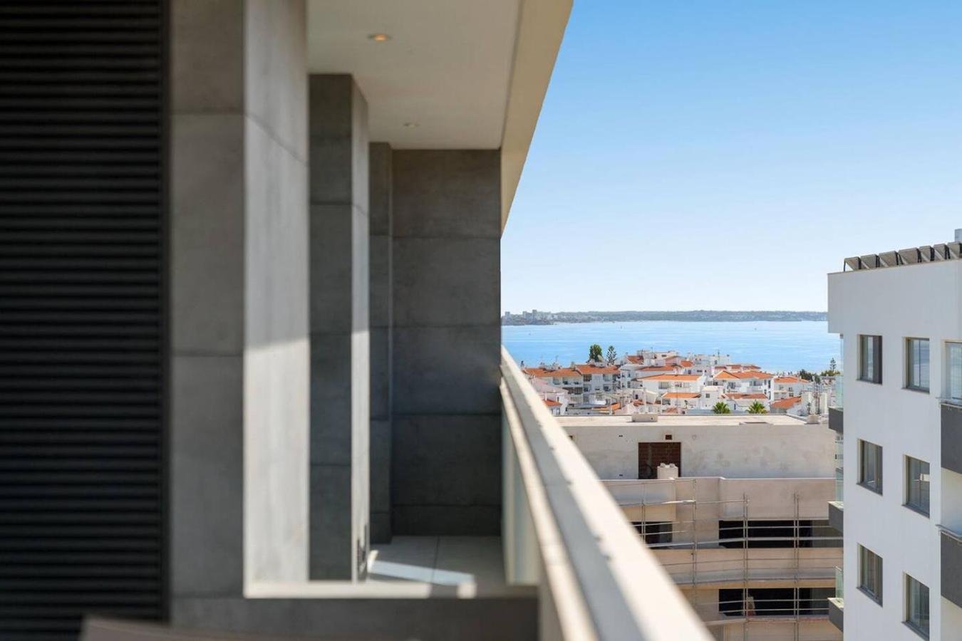 Luxury 2 Bedrooms Near And Old Town