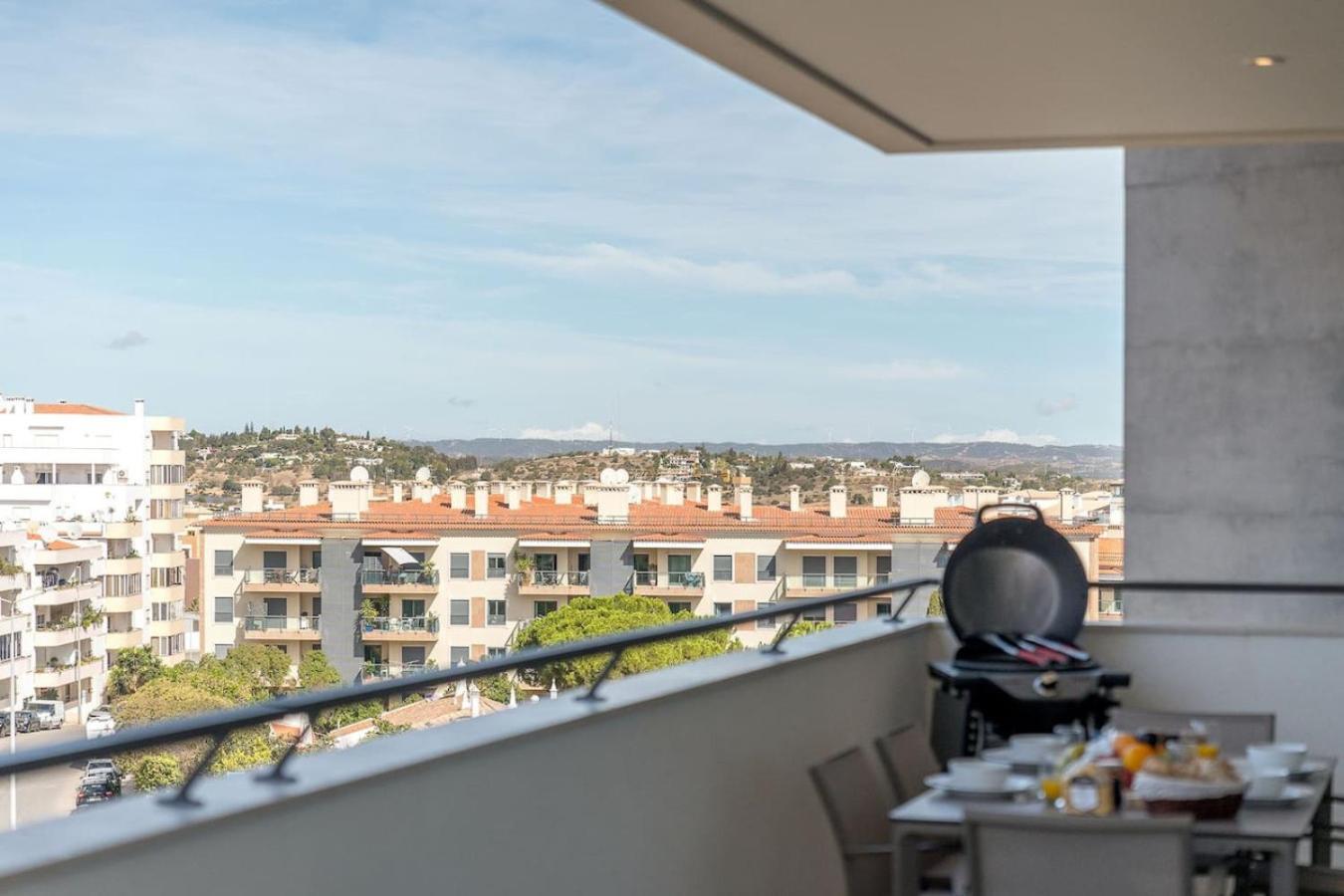 Luxury 2 Bedrooms Near And Old Town Apartment