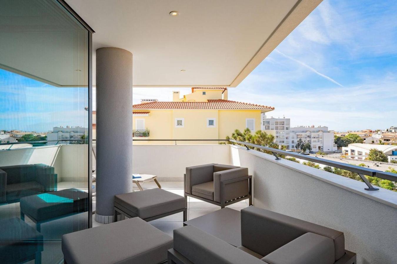 Luxury 2 Bedrooms Near And Old Town Apartment *