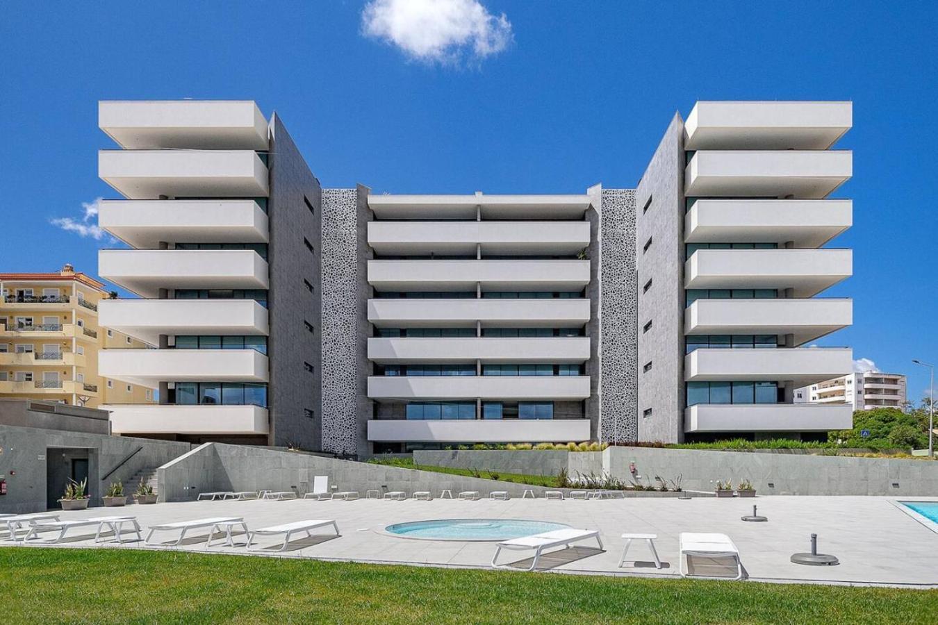 Luxury 2 Bedrooms Near And Old Town Apartment *