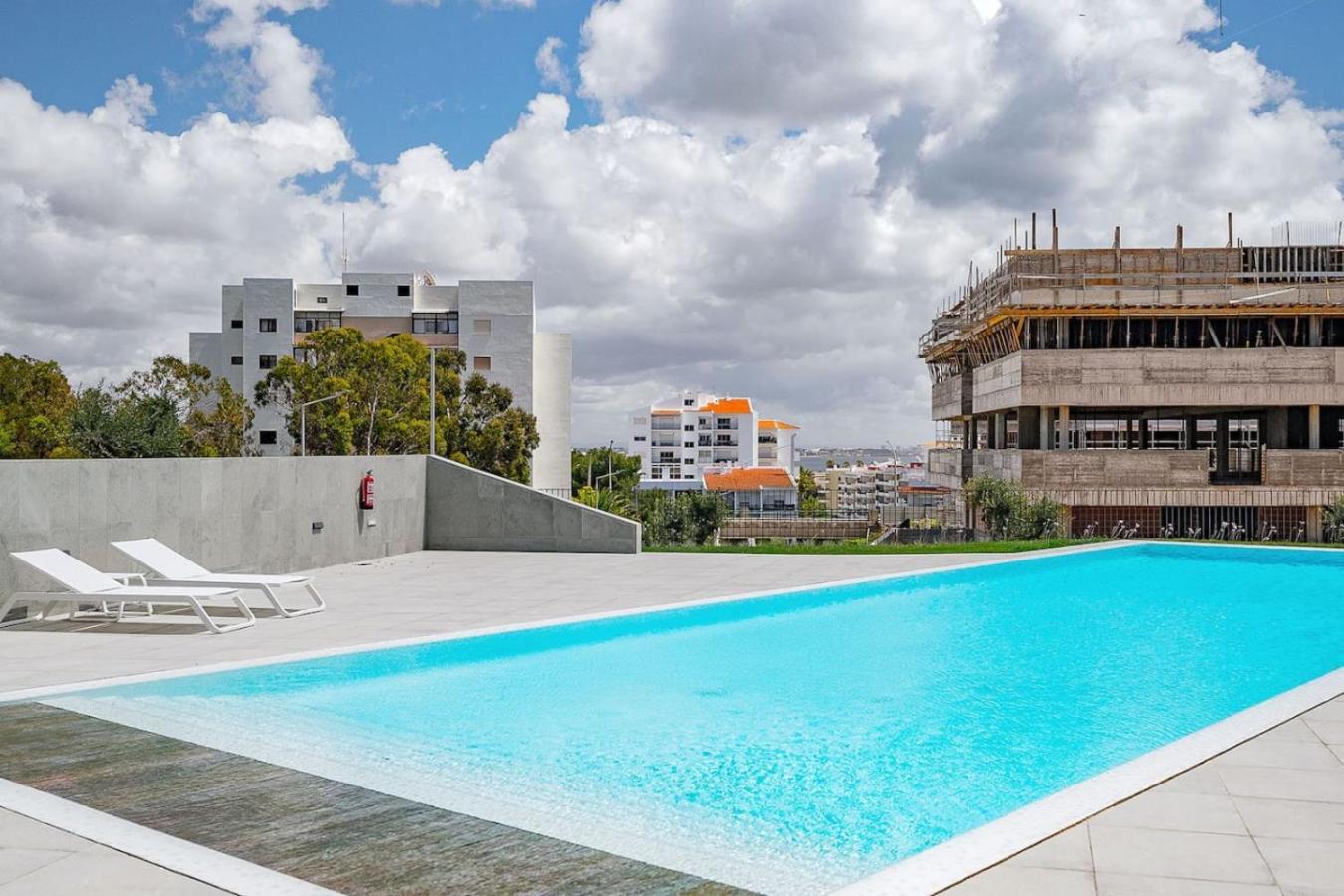Luxury 2 Bedrooms Near And Old Town