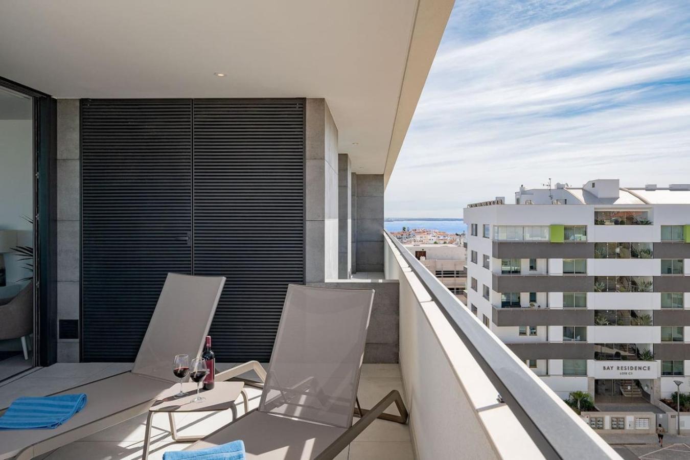 Luxury 2 Bedrooms Near And Old Town Apartment